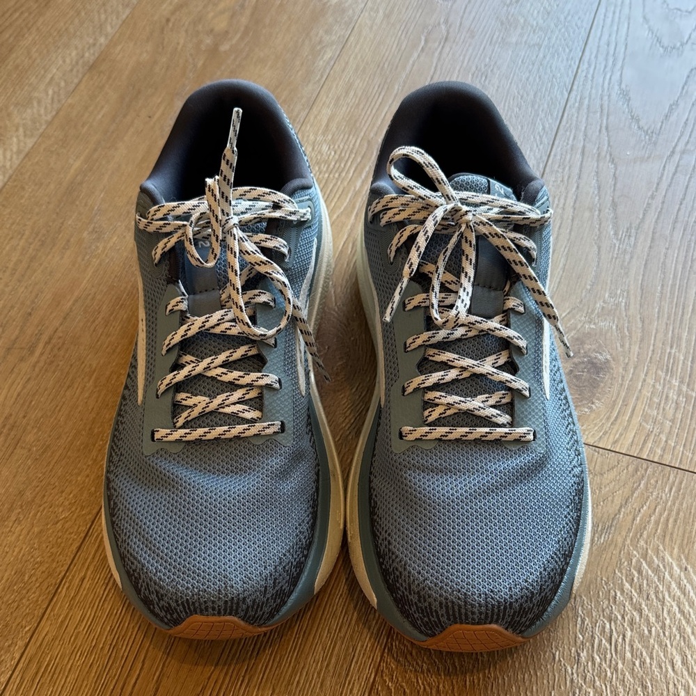 Brooks Ghost Max 2 size 9.5 womens